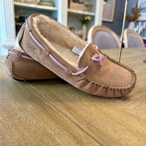 UGG Slipper NWOT